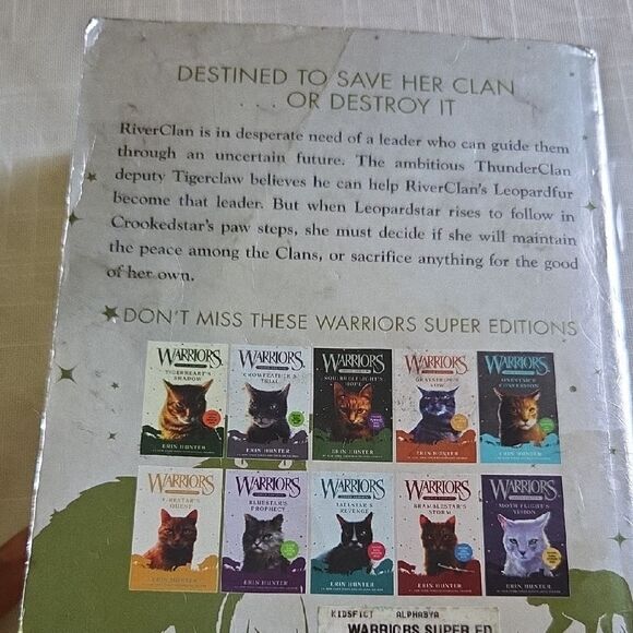 Warriors Super Edition: Leopardstar's Honor Book - Picture 2 of 3